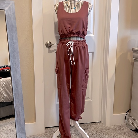 WinWin Pants - 2 piece crop top w/ joggers Sz L